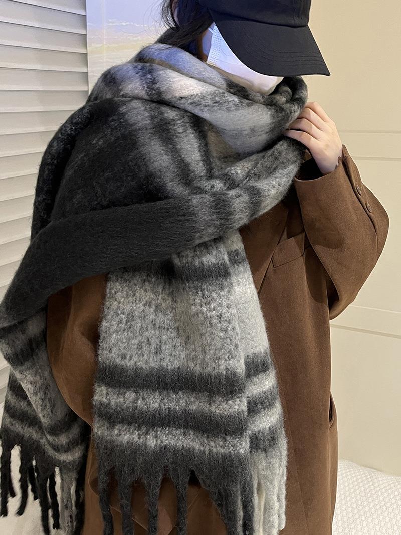 De alto grado de gradiente de color a juego mohair bufanda de las mujeres de invierno engrosada caliente Corea del Sur ins nuevo chal de Cachemira