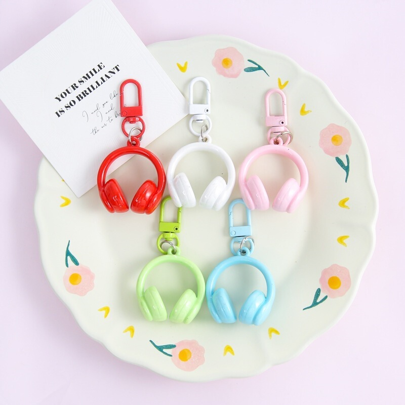 Sweet and creative 3D earphone keychain, sweet and cool style bag pendant, DIY handmade accessory materials wholesale Sweet and creative 3D earphone keychain, sweet and cool style bag pendant, DIY handmade accessory materials wholesale