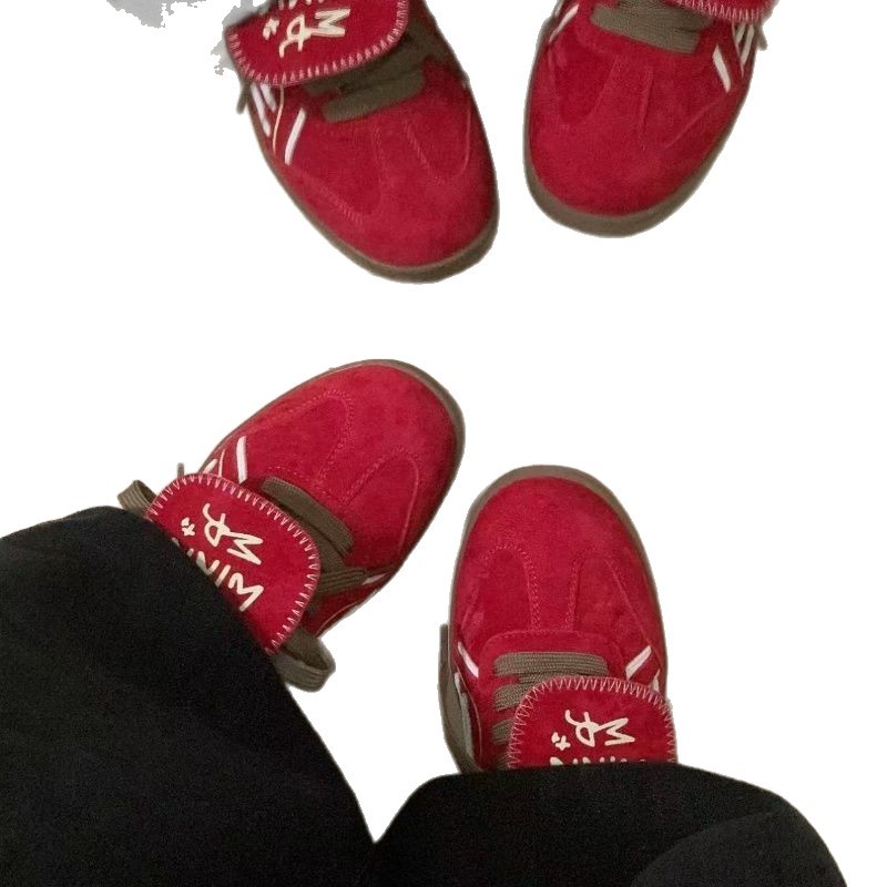 Zapatos rojos de entrenamiento alemán para mujer 2025 verano nuevo estilo de moda salvaje zapatos deportivos casuales para mujer estudiantes coreanos zapatos Forrest Gump para mujer