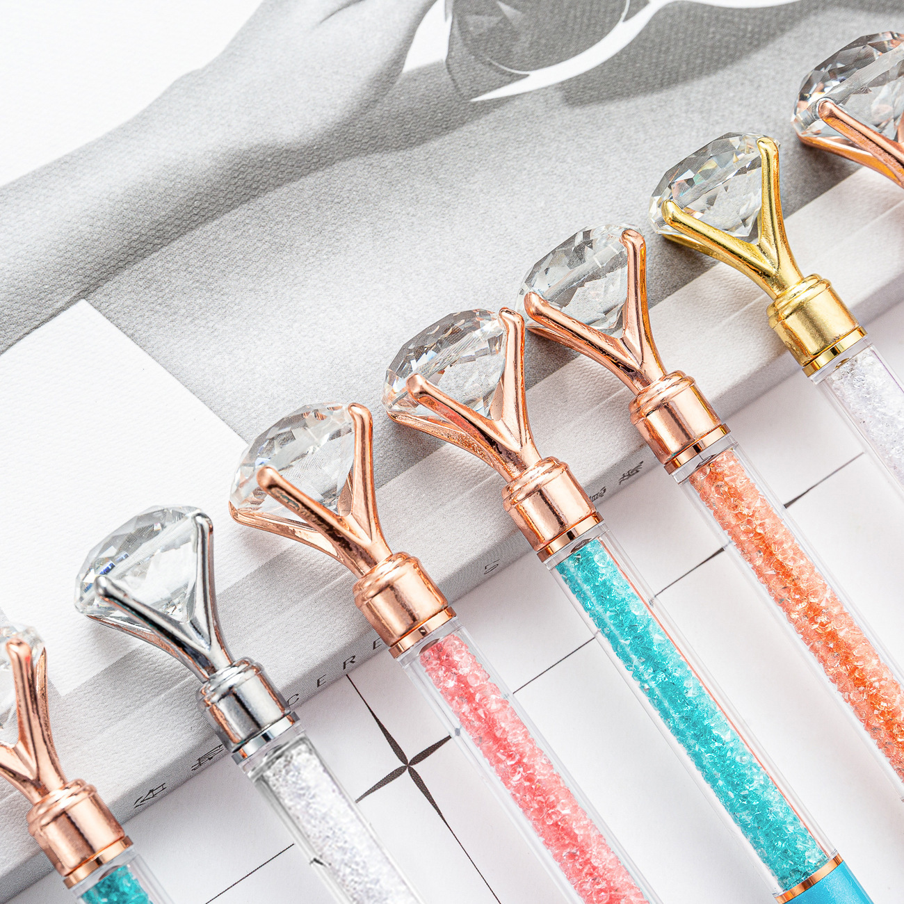 Bolígrafo de diamante de cristal grande con diamantes rotos bolígrafo coreano bonito bolígrafo de regalo de metal para chicas de alto valor