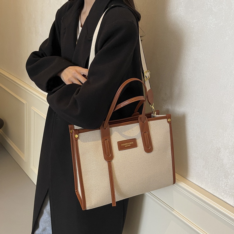 Bolsa de lona de gran capacidad para mujeres 2024 nuevo estilo sensación de moda mochila de hombro para viajar bolso de mano universal