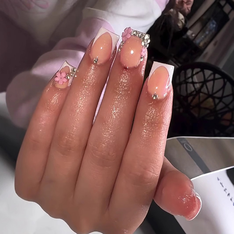 New cross-border wearing armor wholesale French pink rhinestone flowers removable European and American explosions hot selling fake nails New cross-border wearing armor wholesale French pink rhinestone flowers removable European and American explosions hot selling fake nails