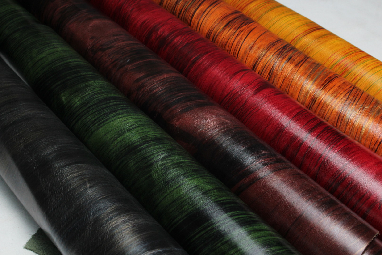 厂家现货头层牛皮擦蜡油蜡疯马皮植鞣革 彩色高档手工面料皮革