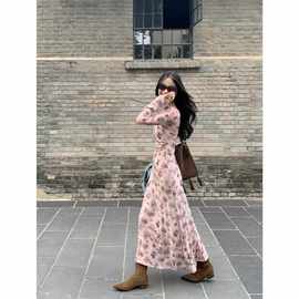 法式玫瑰印花连衣裙女喇叭袖早秋季设计感收腰显瘦气质中长裙子女