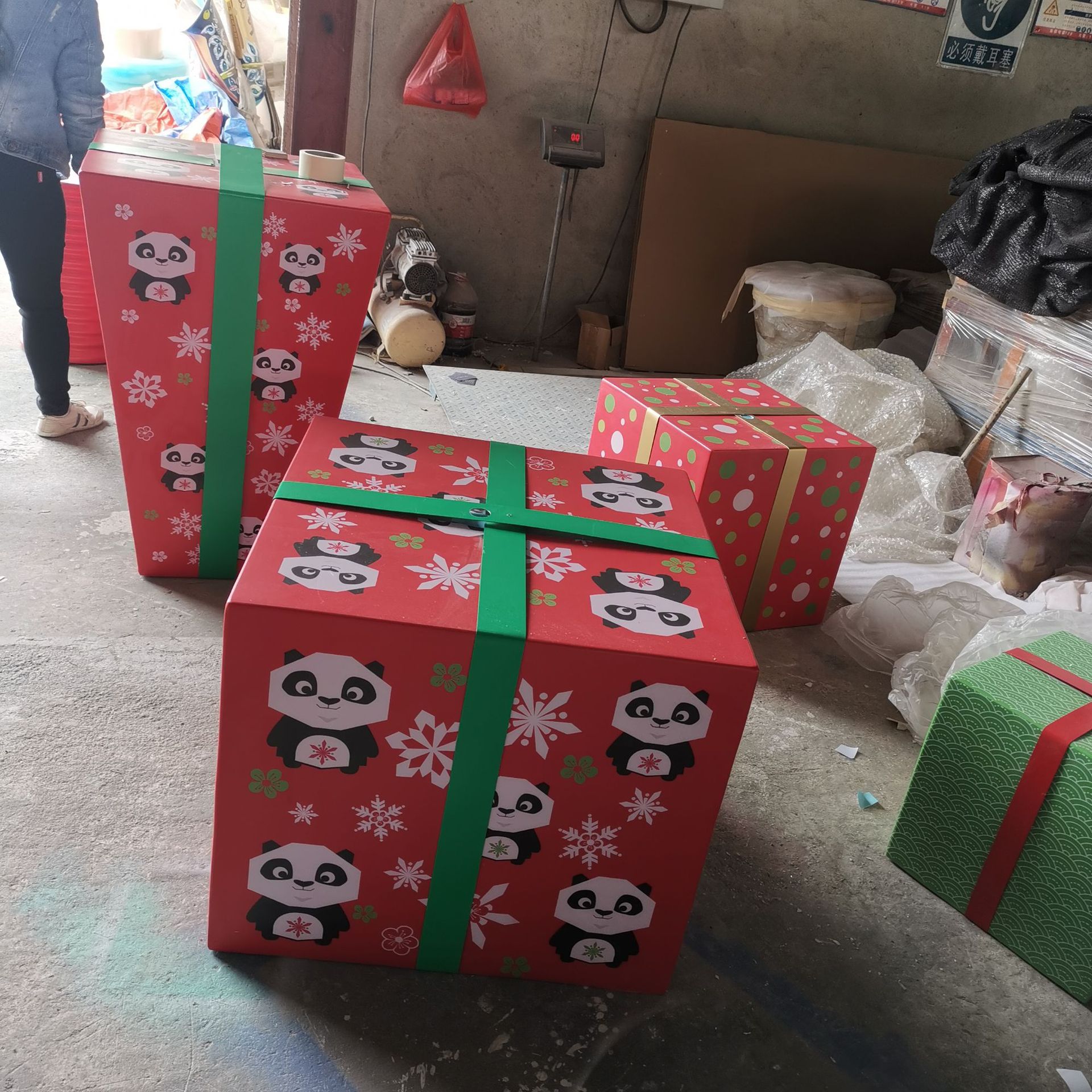 玻璃钢公司 展馆亮光工程 假山塑石 网红大型动漫卡通  圣诞制品