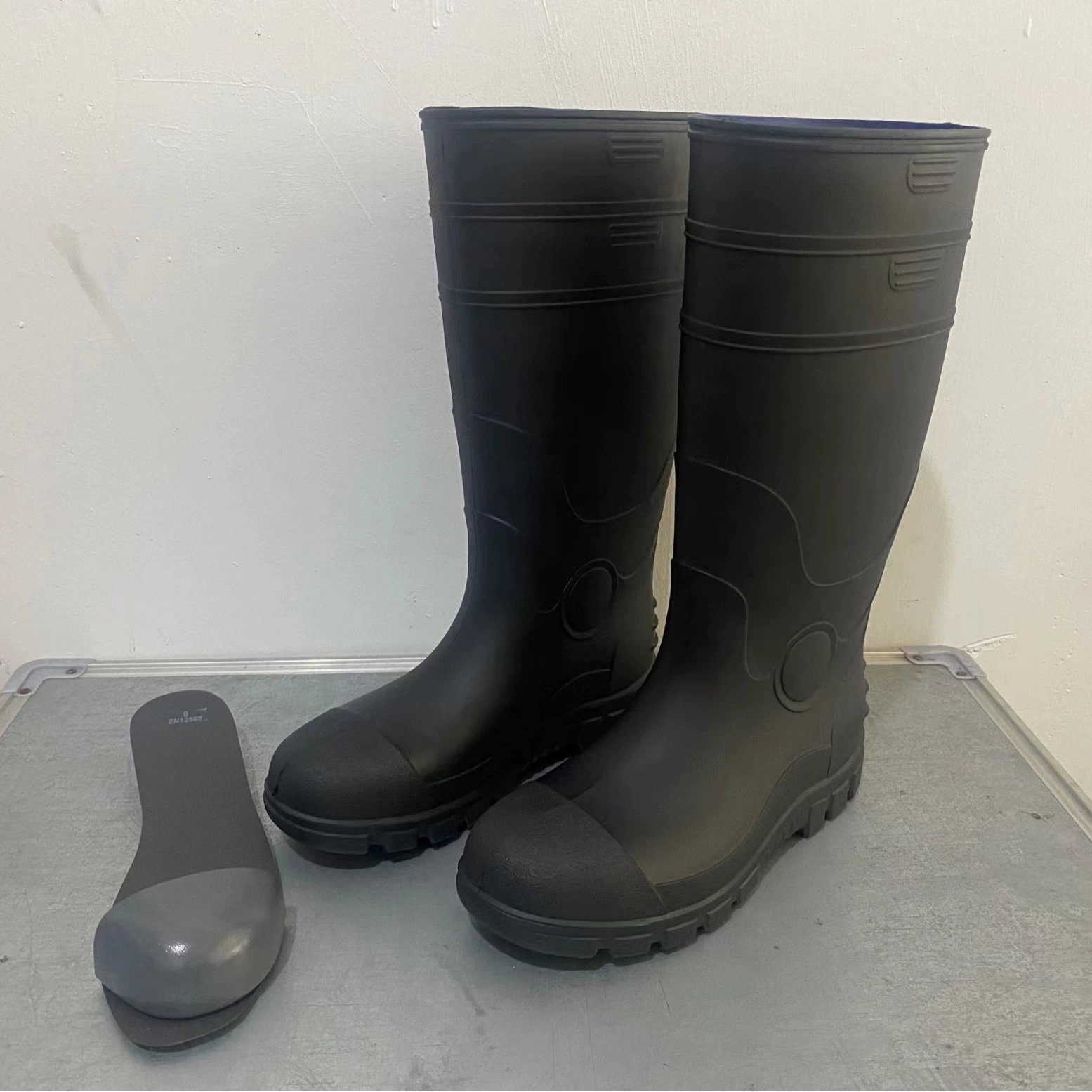 Сертификация экспорта CE стальным носком стальное дно охраны труда дождь сапоги Стандартный стальной носок горные ботинки Три анти-пирсинг охраны труда дождь сапоги