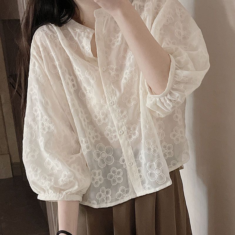 South Korea French Style Fairy Style Design Lace Embroidered Flower Western Style Round Neck Loose Puff Sleeve Shirt for Women South Korea French Style Fairy Style Design Lace Embroidered Flower Western Style Round Neck Loose Puff Sleeve Shirt for Women