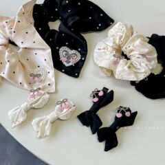韓国系の甘美な透かし彫りの花の刺繍の大腸の髪輪の女性の高級感のサクランボの縄の方巾2025新型の髪飾り