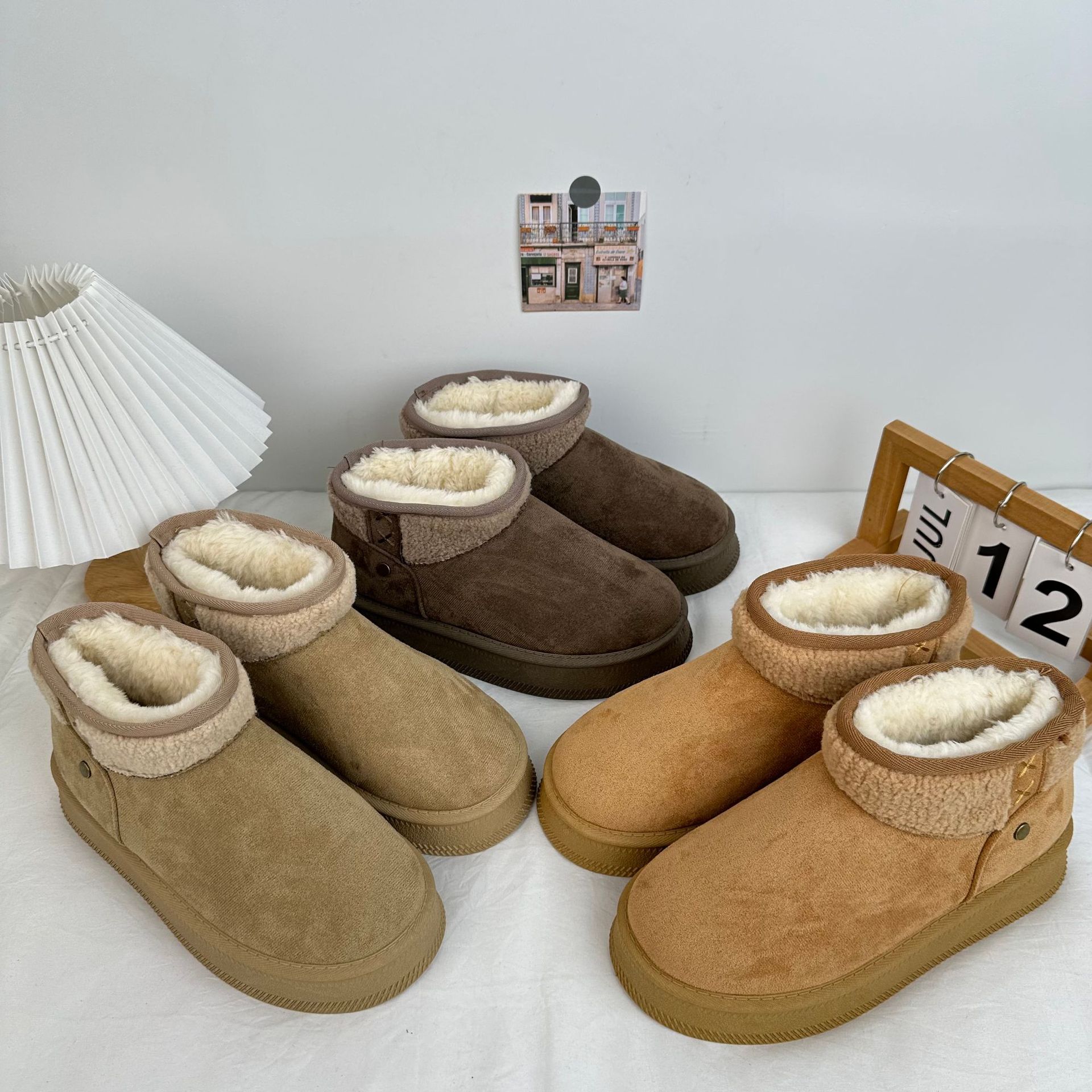 Zapatos de nieve de invierno de mujer con botas de terciopelo calientes versátiles 2024 nuevos zapatos de algodón de terciopelo grueso image 1