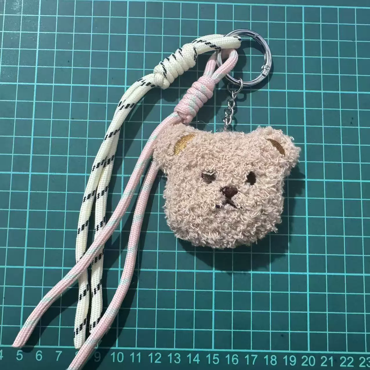Bag charm (Miu-style) bear head plush pendant with hiking rope strap, cute accessory