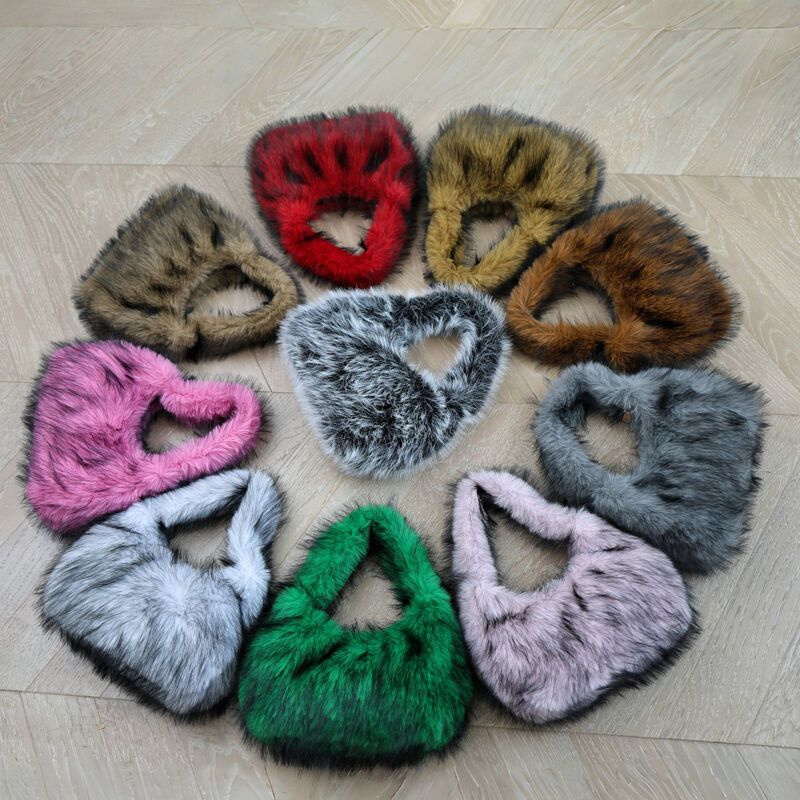 25 Cross-Border European, American, Japanese and Korean Autumn and Winter New Plush Handbags, Small Square Bags, Imitation Raccoon Fur Shoulder Bags 5792