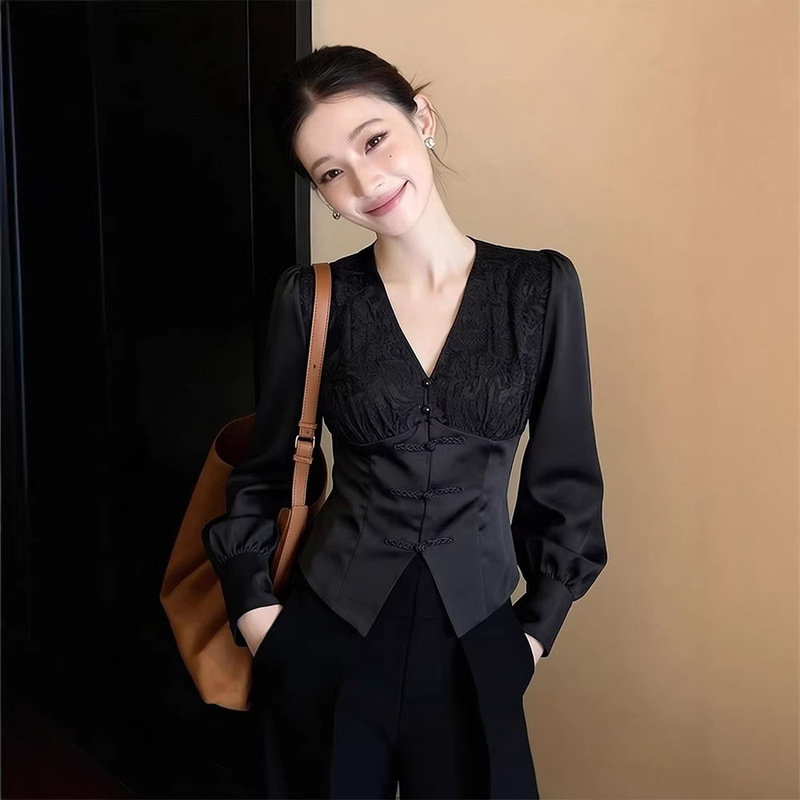 New Chinese-Style V-Neck Long-Sleeved Black Shirt for Women, 2026 Spring Vintage Design with Buttoned Waist-Cinching, Elegant Top New Chinese-Style V-Neck Long-Sleeved Black Shirt for Women, 2026 Spring Vintage Design with Buttoned Waist-Cinching, Elegant Top