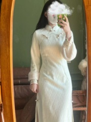 新しい中国式の改良チャイナドレスの女性秋冬の厚いベルベットの高級な気質の若いタイプの少女の中国風のワンピース
