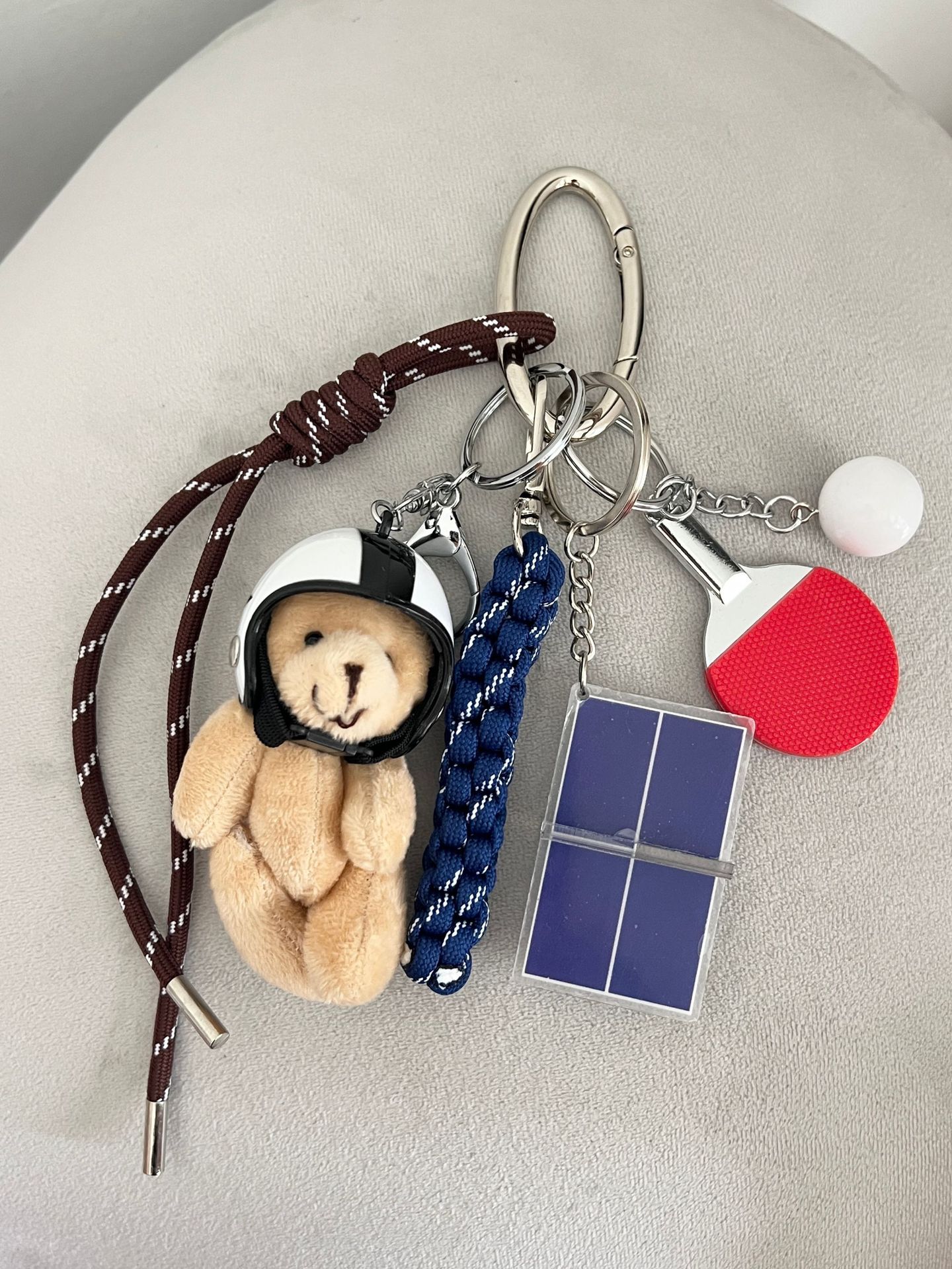 헬멧 곰 탁구 스타일