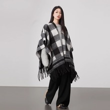 英伦复古黑白格披肩斗篷女外搭高端仿羊绒洋气大牌围巾披风两用潮
