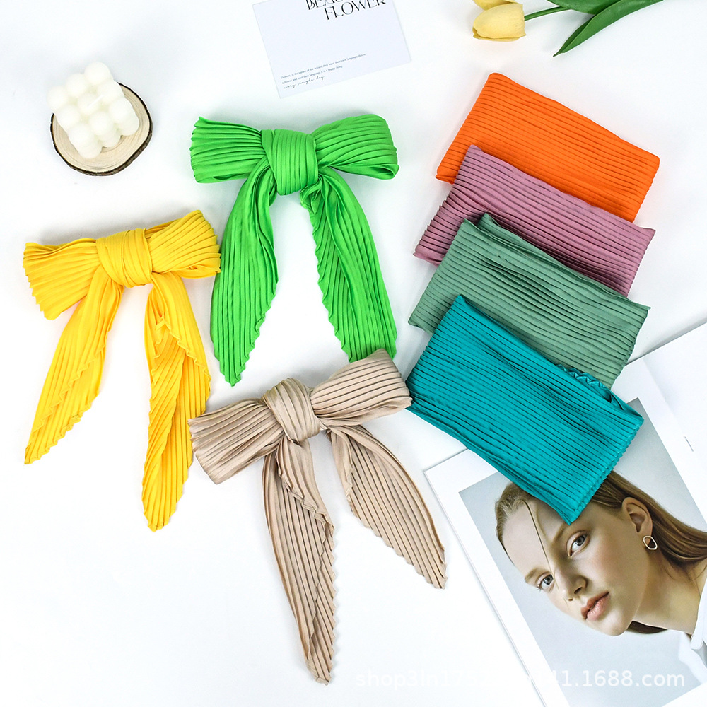 Transfronterizos lujosos monocromáticos de seda de imitación pequeña bufalla cuadrada arrugada atmósfera de cuello arrugado bufandas de seda damas bufandas al por mayor