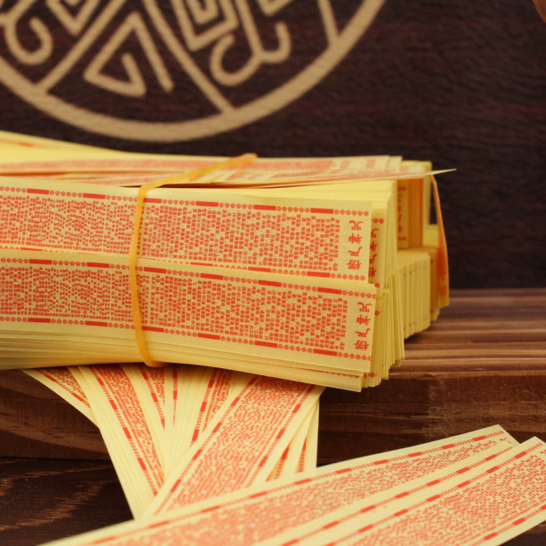 Сутра Сердца с мантрой великого сострадания на одной стороне, полая полоса мантры Сутры Сердца из желтой латунной тыквы.