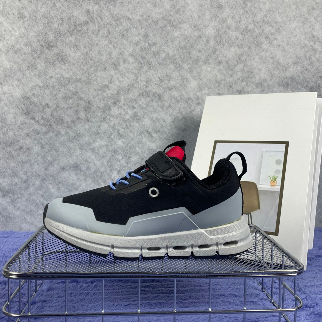 A lightweight and multifunctional children's sports shoe, featuring anti-slip and cushioning features, suitable for both boys and girls