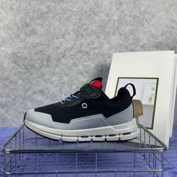 A lightweight and multifunctional children's sports shoe, featuring anti-slip and cushioning features, suitable for both boys and girls