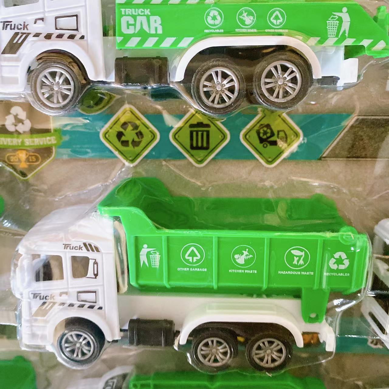 Coche de juguete para niños, simulación de retorno de fuerza, modelo de vehículo sanitario, varios tipos de paquete mixto de 2 yuanes, paquete de tablero colgante al por mayor.