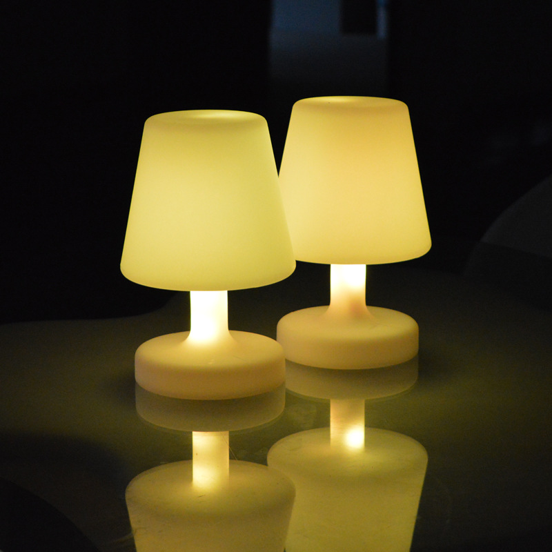 易生LED滚塑桌灯创意台灯充电酒吧台灯遥控七彩调光USB充电小夜灯|ru