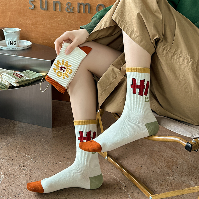 Algodón peinado Smiley calcetines deportivos calcetines a juego de colores calcetines de hombre Otoño e Invierno calcetines de marea blanca de algodón de color sólido mediados de la pantorrilla