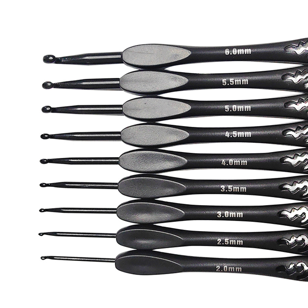 Herramientas de tejer mango de plástico negro traje de ganchillo de alúmina un conjunto de 9 piezas 2,0-6,0mm embalaje de bolsa OPP