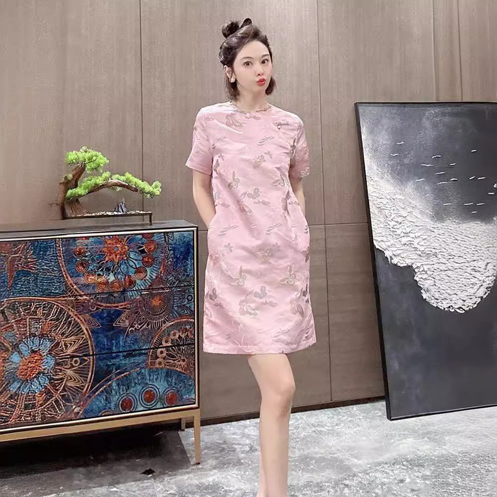 Đầm maxi sườn xám cách tân hoa nổi hồng phong cách Trung Quốc mới — Váy liền hoa nổi màu hồng