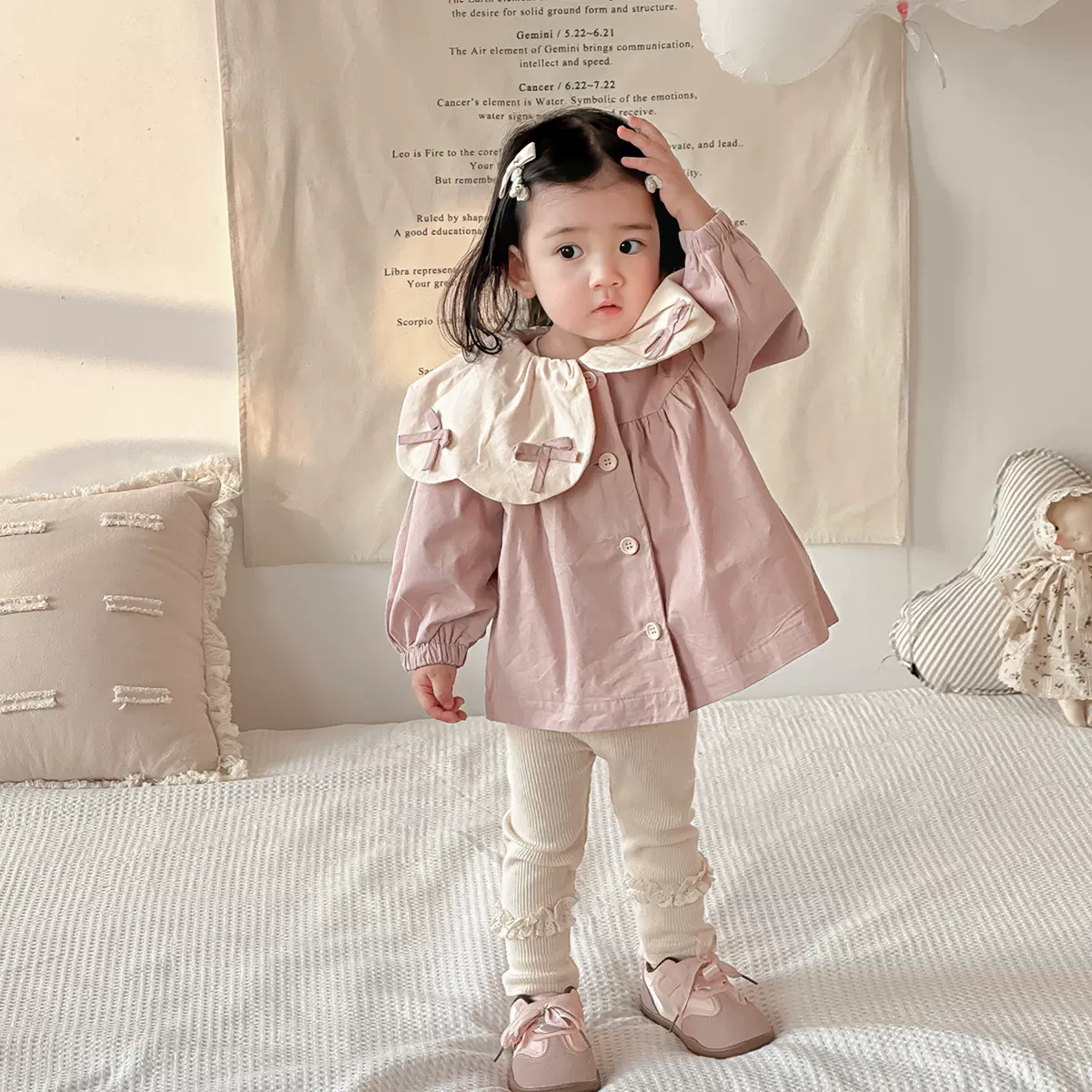 女宝宝外套春秋2025新款小童风衣春装婴儿衣服蝴蝶结女童翻领上衣
