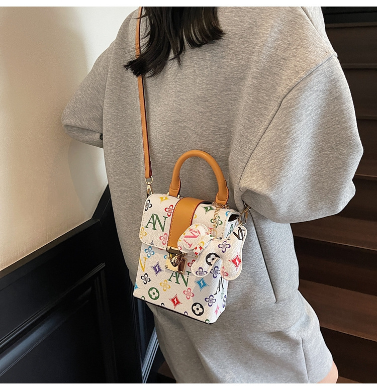 A new Korean-style versatile and simple single-shoulder crossbody bag for women in the summer of 2025, featuring a Korean-style mobile phone bag undefined