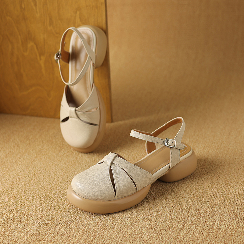 Sandal nữ bít mũi quai ngang da cừu đế dày — Màu trắng be