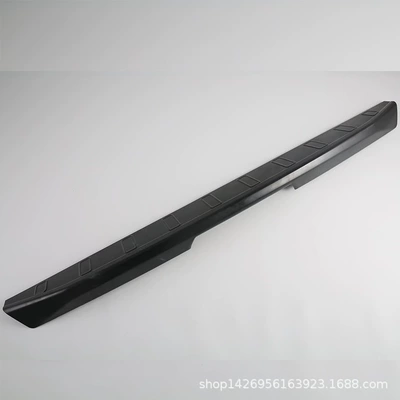Şüşə kənarı xromları/moldingləri | handle and grille trim - piano-black-rear-guard-plateoriginal-factory-version-matte-black1