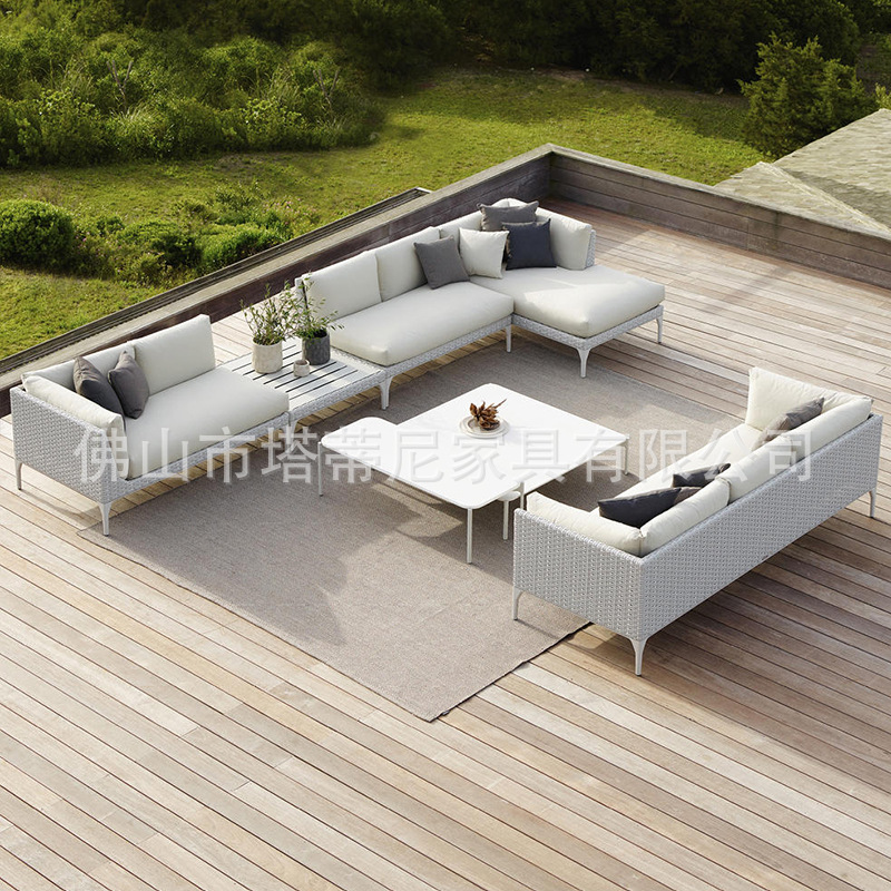 Conjunto de sofás para exteriores, muebles de esquina para patio o balcón, sofá de ratán para terraza de villa o solárium.