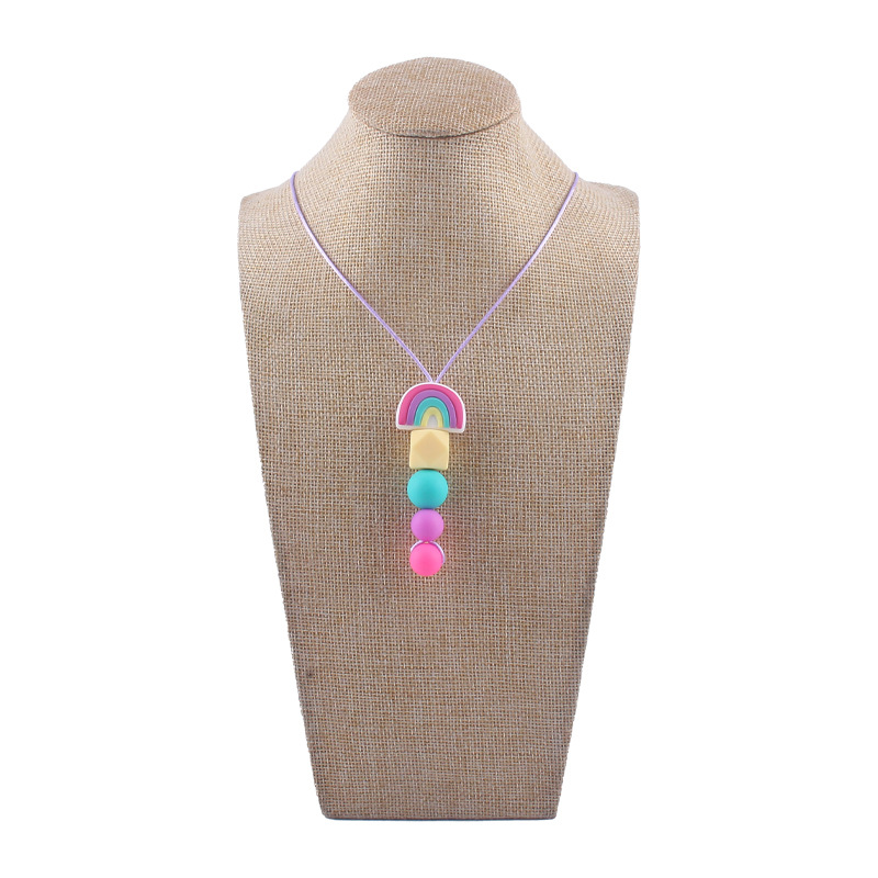 Bebé molar mordedor perlas colgante masticable colgante accesorios de ropa para niños de dibujos animados Arco Iris colgante collar mordedor