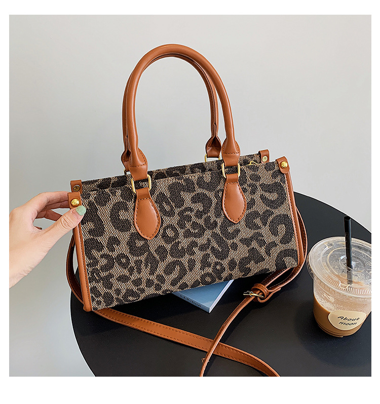 Large-capacity Handbags Bags 2021 New Fashion Niche Design Messenger Leopard Print Texture Portable Large Bag display picture 9