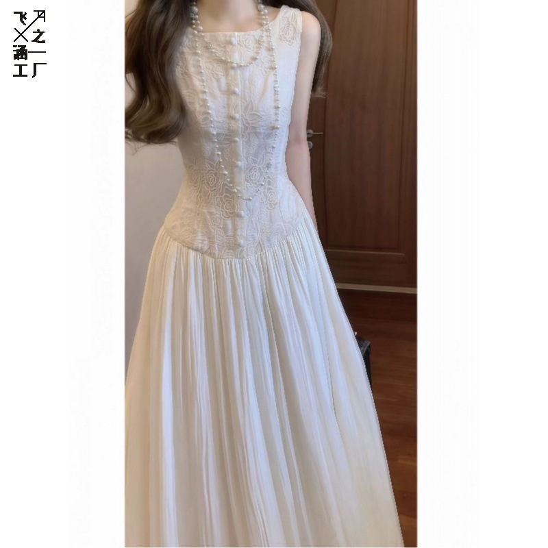 Real Shot of a French-Style Tea Break Long Dress with a Textured Feel, Suitable for Formal Occasions, Slimming White Jacquard Dress with Baby Carrier Pocket, Women's Summer Dress