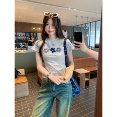 热销设计感花朵印花圆领正肩短袖T恤女夏季高级感chic别致上衣