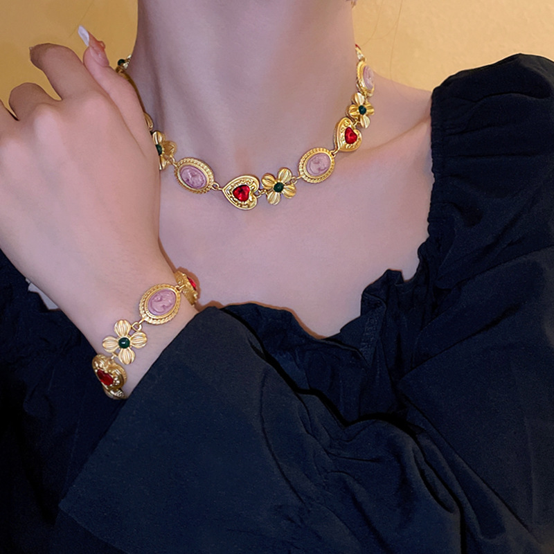 Retro Heart Shape Flower Metal Inlay Artificial Gemstones Women's Bracelets Earrings Necklace display picture 4