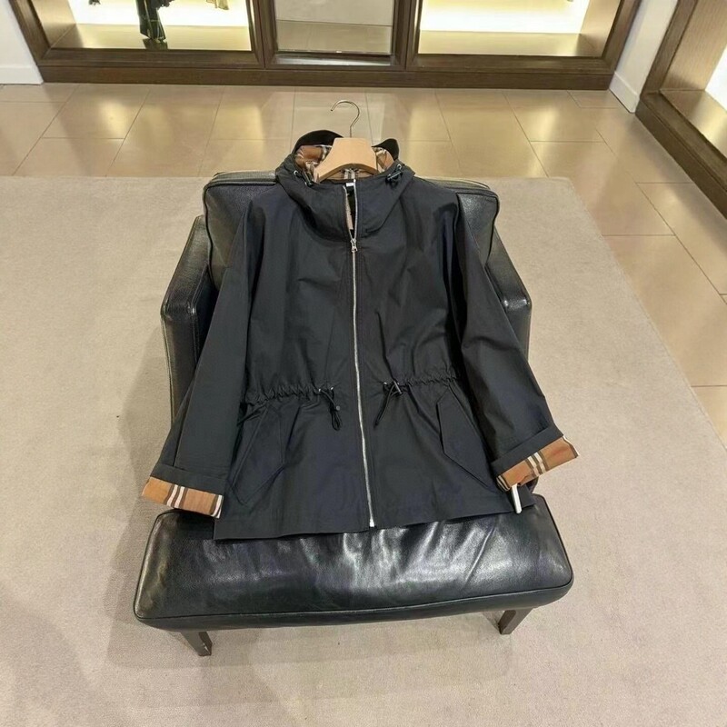 2026 New Model Women's Short Hooded Drawstring Waist-Tightening Windbreaker Jacket, Korean Style Casual Versatile, Available in Khaki and Black 2026 New Model Women's Short Hooded Drawstring Waist-Tightening Windbreaker Jacket, Korean Style Casual Versatile, Available in Khaki and Black