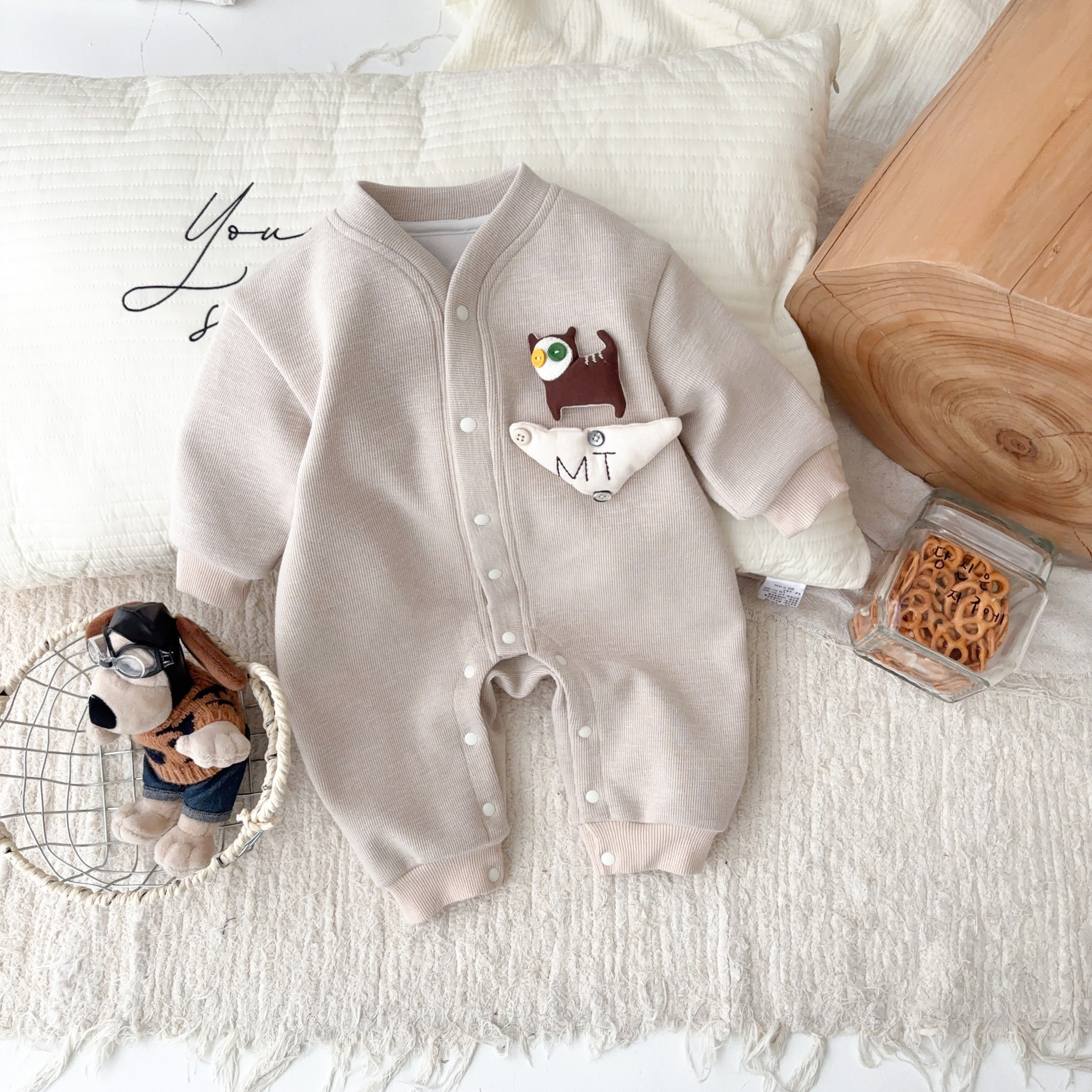 Nuevos productos en la primavera de 2025, mono para bebés, mameluco de manga larga para bebés masculinos coreanos, cachorro de dibujos animados, gateo