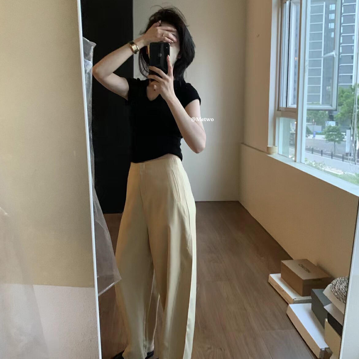 Hers 2025 verano delgado estilo minimal elástico delgado y agradable para la piel todo fósforo con cuello en V camiseta de manga corta top de mujer 20915