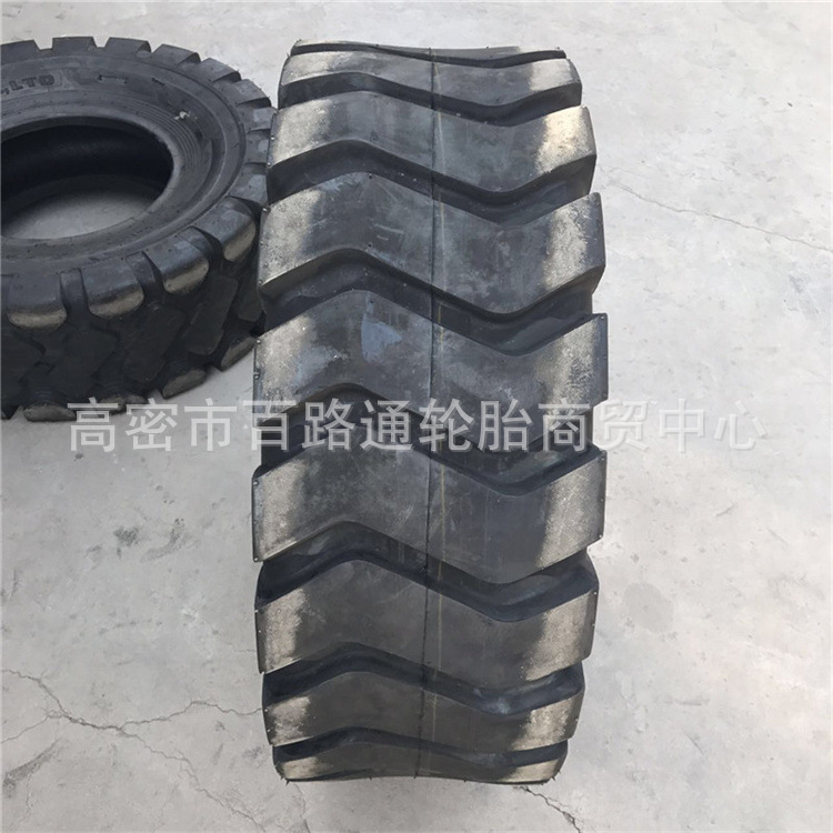 装载机20.5/70-16 小铲车轮胎20.5/70-16质量高耐磨轮胎
