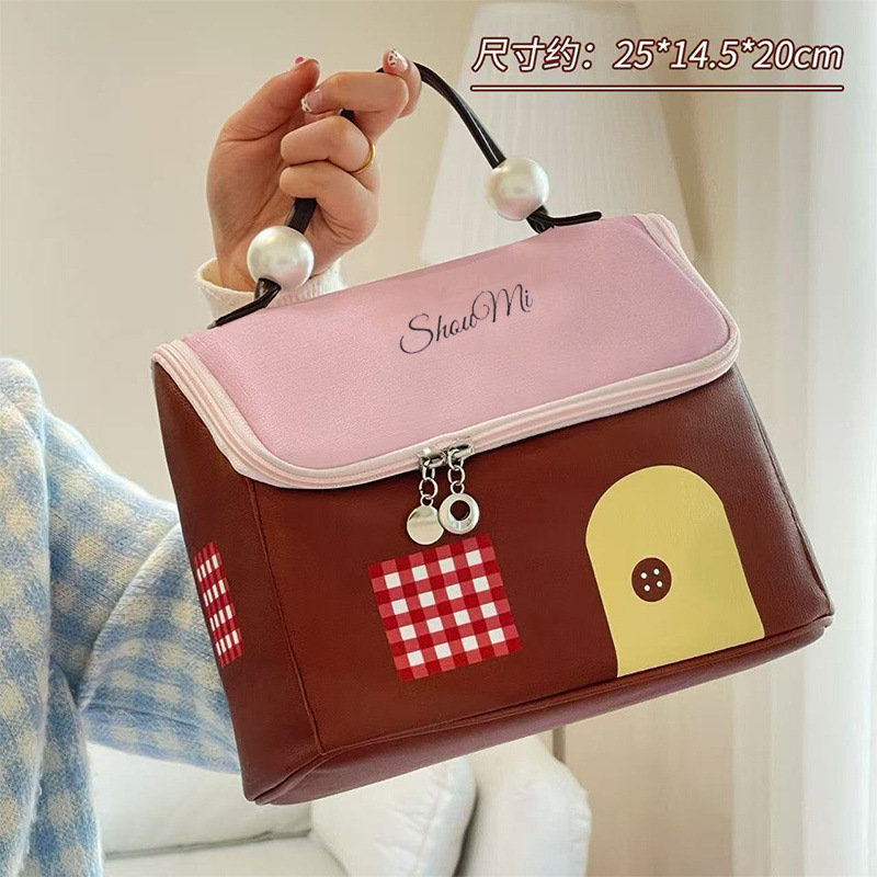 [멋진 외모로 여행] 핑크와 브라운 - 절묘한 오두막