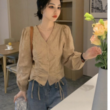 2025春秋季长袖衬衫女装设计感小众新款法式气质别致V领短款上衣