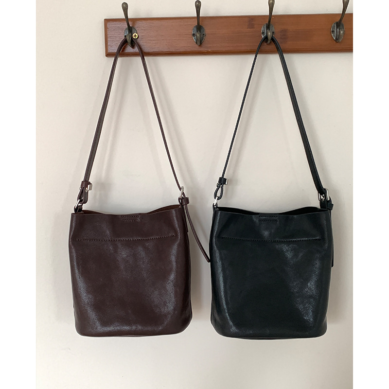 【 Genuine leather 】 Head layer cowhide bucket minimalist style single shoulder armpit women's crossbody small bag_voghion.com
