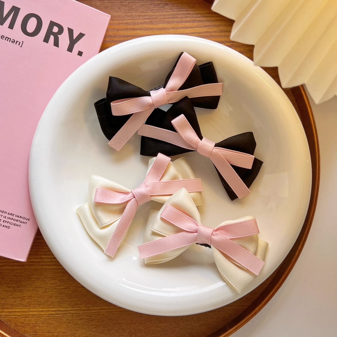 Hair band with bow