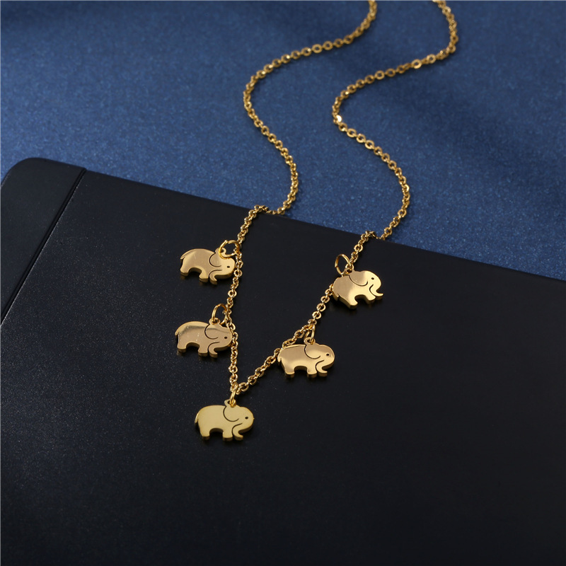 Nouveau Produit Transfrontalier Petit Éléphant Simple Collier En Acier Inoxydable Doré Éléphant Chaîne De Clavicule Accessoires display picture 4