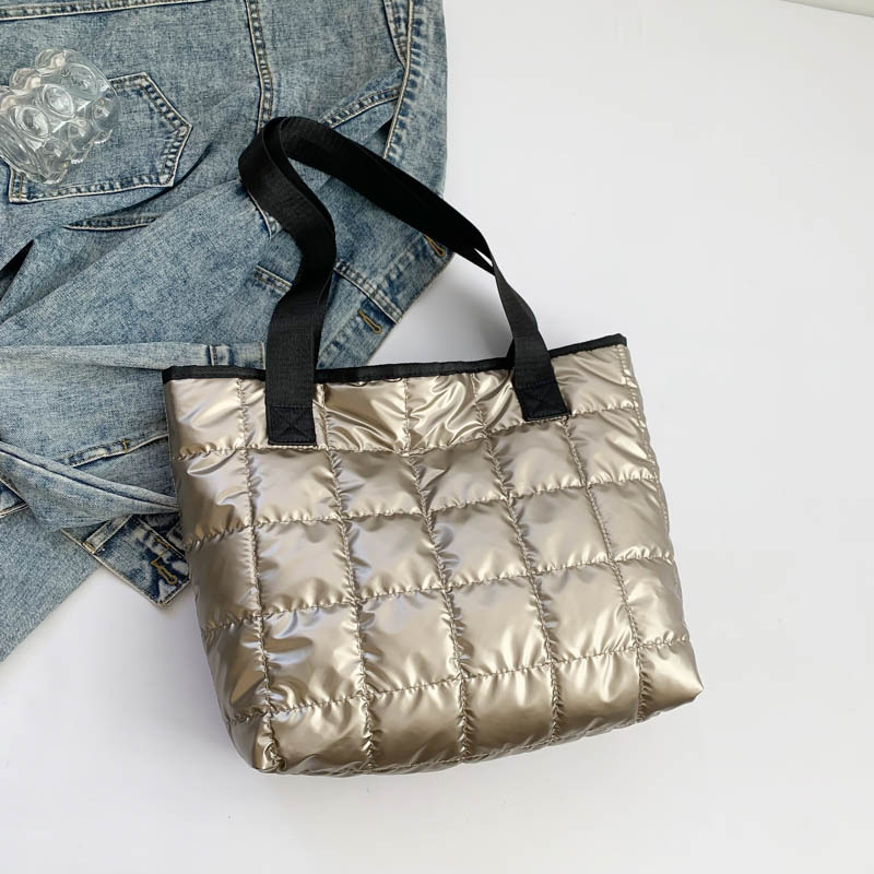 Bolsas de invierno de gran capacidad de aire extranjero 2024 nuevo bolsas de ocio rojas de alta calidad bolsas de algodón bolsas de mano bolsas de mano