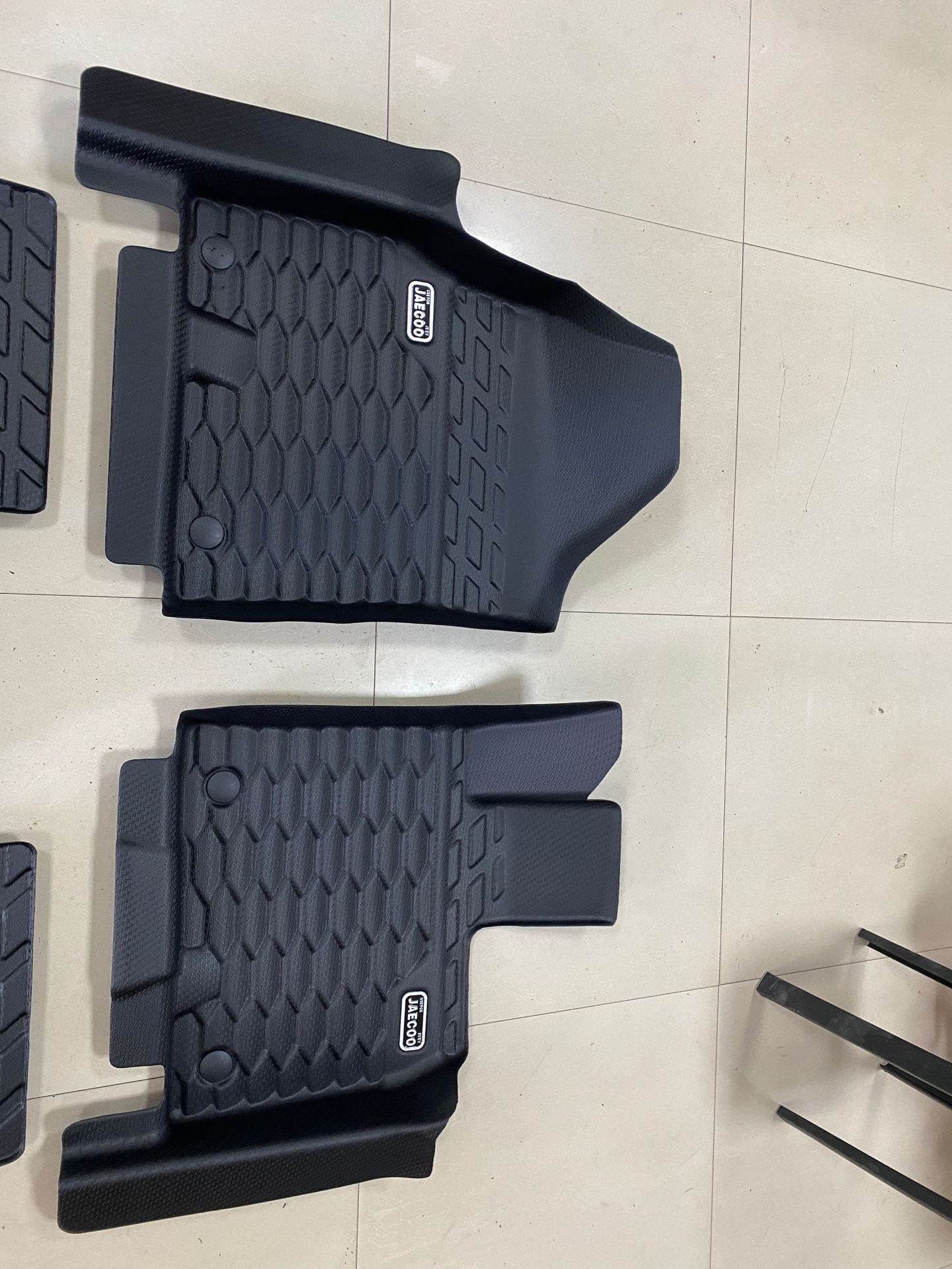 Jaecoo J5Ev 4-Door Right-Hand Drive Special Vehicle-Specific Tpe Floor Mats, Environmentally Friendly, Wear-Resistant, Non-Slip, Waterproof