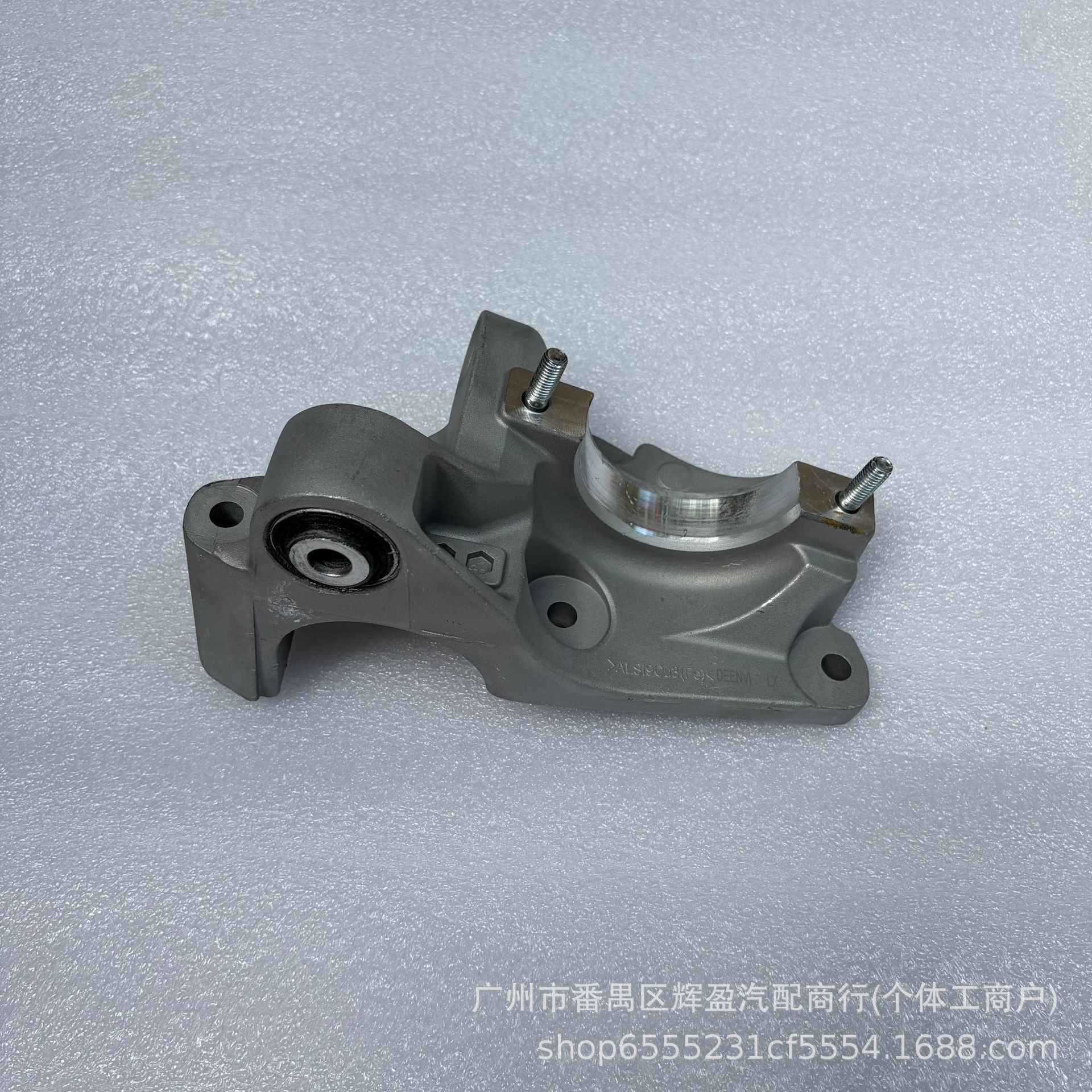LR024760 LR105649, suitable for Land Rover Freelander 2, Discovery, and Range Rover, right front half-shaft base